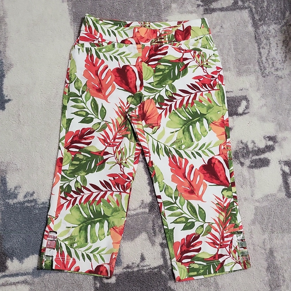 NWOT Onque Casual Slip On Tropical Print Capri Pants